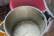 电饭煲发烫原因分析与解决方法（如何避免电饭煲过热损坏食材）