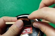 油瓶盖儿制作手机支架的方法是什么？
