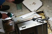 拆卸抽油烟机储油盒的方法（简单实用的拆卸步骤）