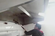 油烟机清洗的正确方法（让饭店油烟机焕然一新的小技巧）