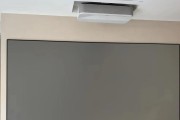 投影仪贴墙上安装方便吗？需要哪些工具和步骤？