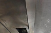 如何彻底清洗抽油烟机内部（简单有效的清洗方法和注意事项）
