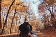拿手机从后面拍照片怎么拍？如何拍出有创意的背影照片？