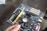 风扇插头正确插入主板的方法是什么？插反了会怎样？