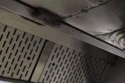 如何彻底清洗饭店油烟机（掌握清洗技巧）