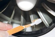 清洁油烟机油杯的有效方法（快速去除油泥）
