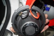 低音炮方向转动的控制方法是什么？如何调整最佳听感方向？