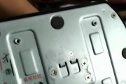 解决便捷显示器黑屏问题的实用方法（简单有效的解决方案，让你的显示器重新亮起来）