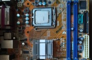 电脑关机后主机仍有亮光是什么原因？