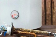 热水器加热棒裂开的原因与解决方法（热水器加热棒裂开的主要原因及如何避免）