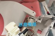 冰柜底部板修复方法（保护冰柜底部板，延长使用寿命）