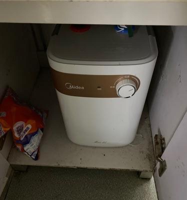 厨房电热水器漏水及其应对措施（揭秘厨房电热水器漏水的危害与解决方法）