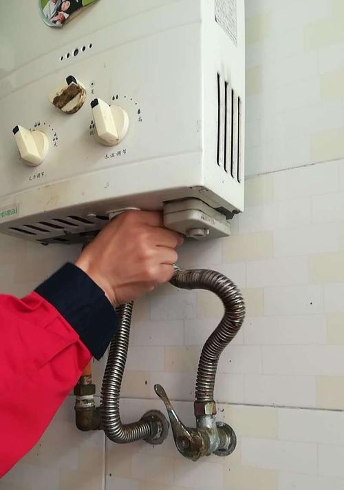 热水器维修与清洗全攻略（让你的热水器焕然一新）