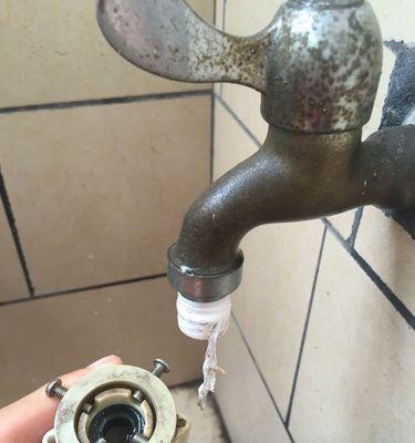 洗衣机水甩不干自己能修吗（解决洗衣机水甩不干的常见问题和方法）