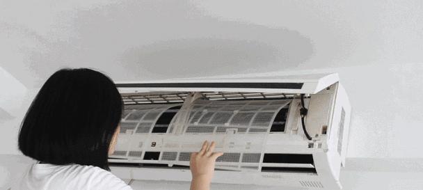如何清洗带有异味的空调（去除空调异味的简单方法）