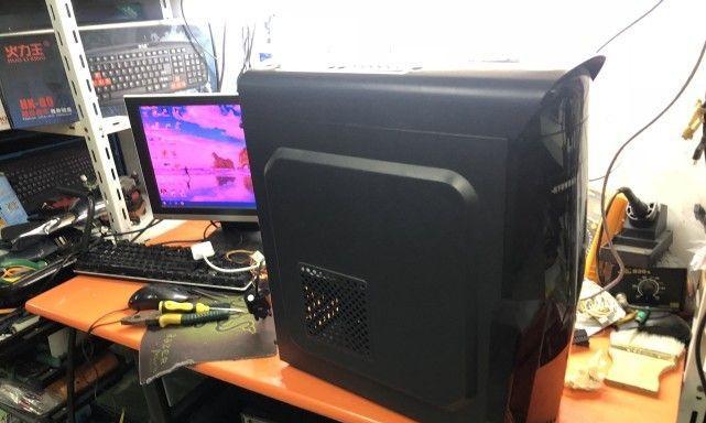显示器黑屏问题的解决方法（一步步解决显示器黑屏的烦恼）