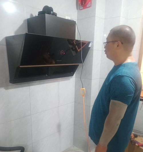 木工抽油烟机清洗方法（有效清洁木工抽油烟机）