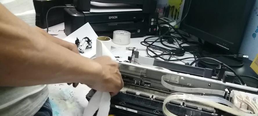 复印机卡纸修复方法（解决复印机卡纸问题的简单方法）
