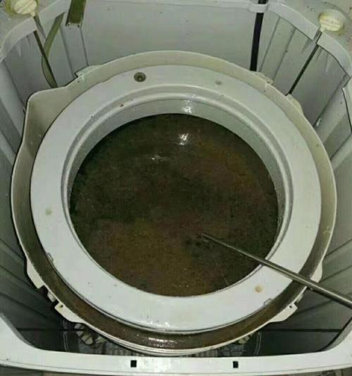 如何自己清洗洗衣机（简单有效的清洗方法）