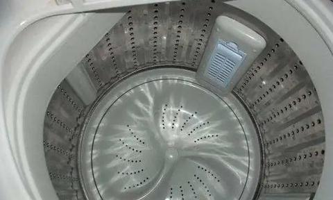 洗衣机突然失去电源的原因及解决方法（洗衣机无法正常通电的可能原因和简单排查方法）