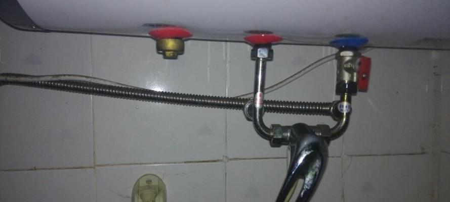 电热水器进水口漏水的原因及解决方法（探究电热水器进水口漏水的主要原因）