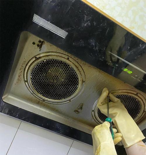 金山区油烟机清洗方法（保证厨房空气清新的有效技巧）
