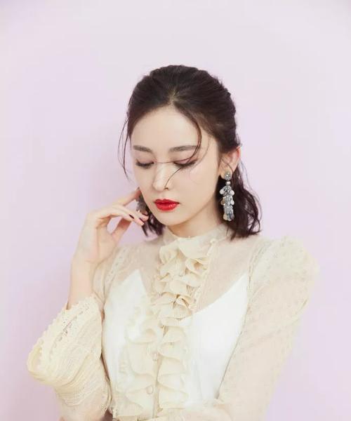 女明星拍照不依赖手机？她们使用什么替代方案？