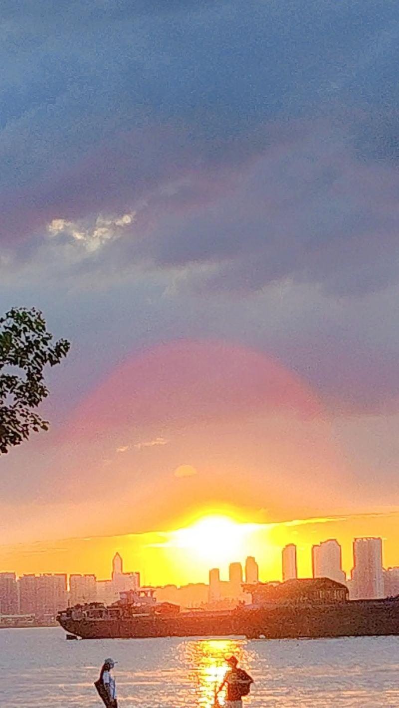 手机如何调节参数拍摄落日美景？