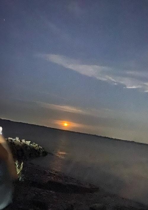 晚上背景很亮的时候手机怎么拍照？如何拍出清晰照片？