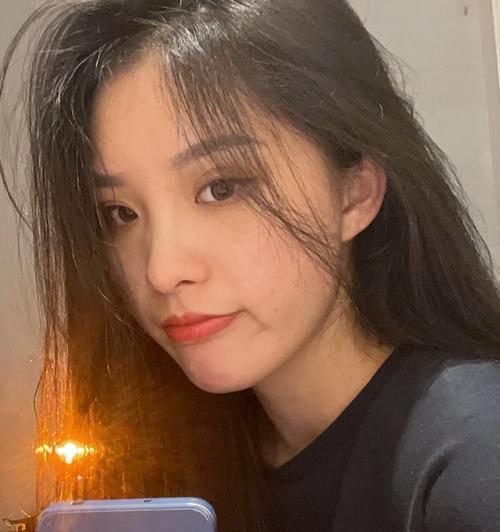 手机前置拍照出现射线是什么原因？