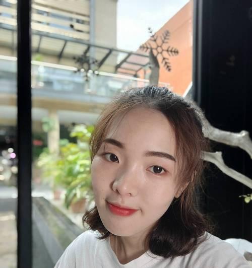 如何使用桂雨美颜相机通过手机拍照？