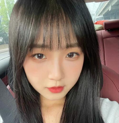 如何使用手机主相机进行自拍？