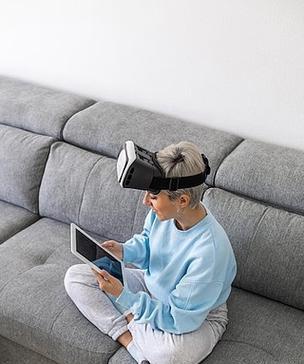 拿着平板电脑坐沙发会有什么影响？如何避免潜在问题？