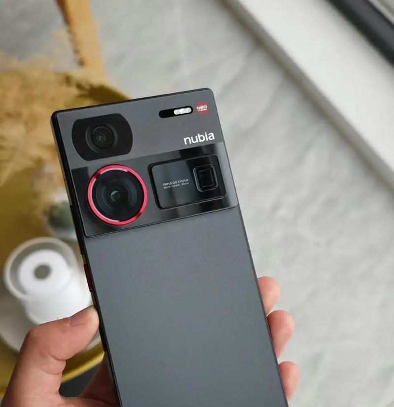 拥有六个摄像头的手机型号是什么？