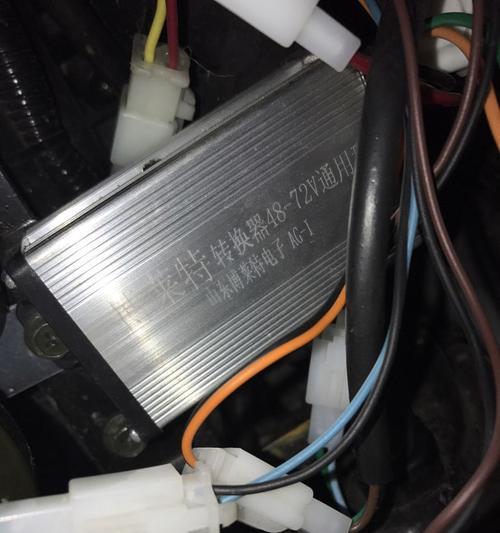 电瓶转手机充电器的工作原理是什么？