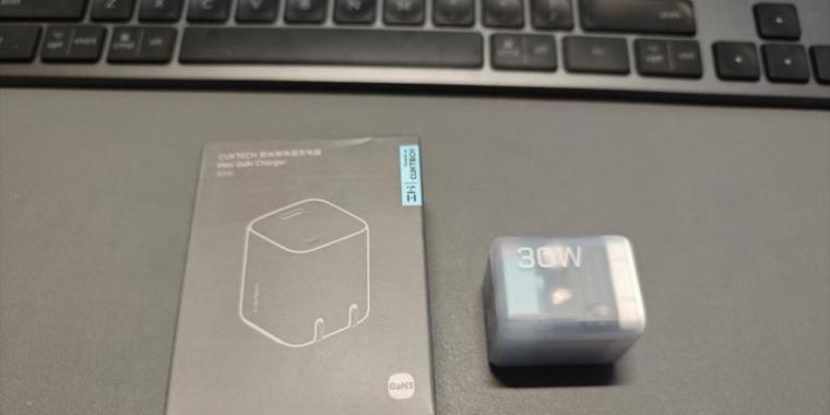 透明充电器头外壳的安装方法是什么？