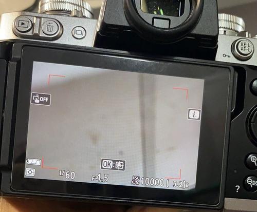 数码相机拍照黑斑问题如何解决？
