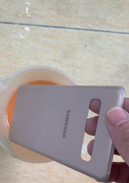 手机摄像头油墨污渍如何清理？使用什么工具最好？