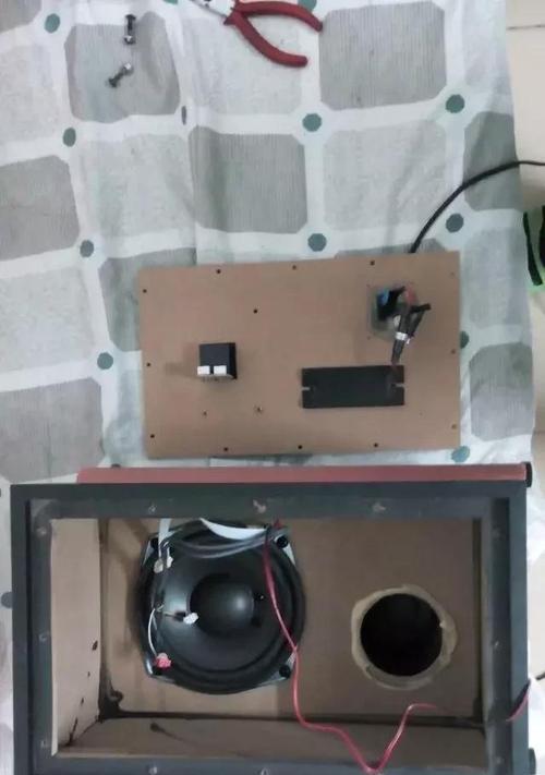 马六大型低音炮拆解步骤是什么？