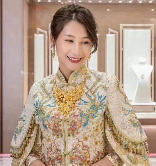 男生送黄金电视机代表什么含义？送礼时应如何表达心意？