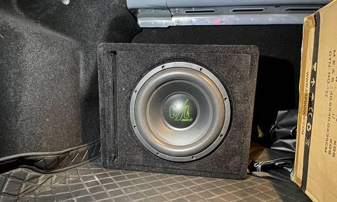 音响主机连接10寸低音炮方法是什么？