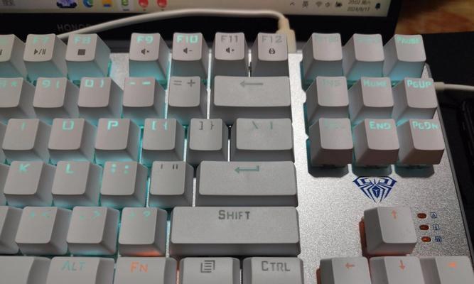 自带背光的键盘叫什么名字？这种键盘有什么特点？