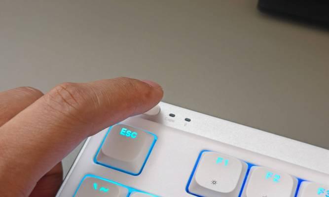 n1键盘什么轴？轴体类型对打字手感有何影响？
