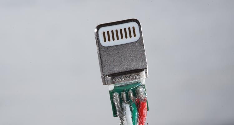 苹果手机充电器线头拆卸方法是什么？如何安全拆解？