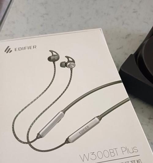 漫步者耳机如何调节音量？耳机上的按钮功能是什么？