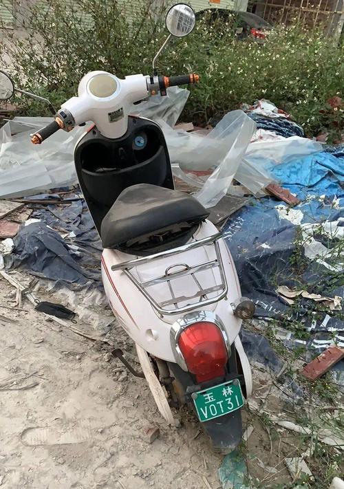 电动车牌安装需要拆电池吗？拆卸电池的正确步骤是什么？