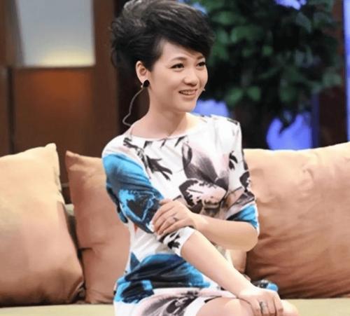 汽车大众的女主播是谁？她的主持风格如何？