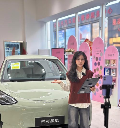 汽车大众的女主播是谁？她的主持风格如何？