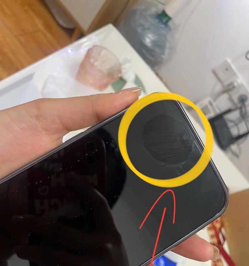 手机摄像头上的胶痕怎么去除？有没有简单的方法？