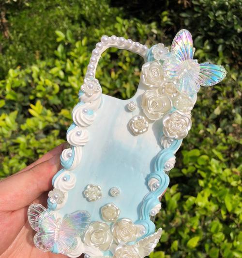 苹果15手机壳蓝白色款有何特点？如何选择合适的手机壳？